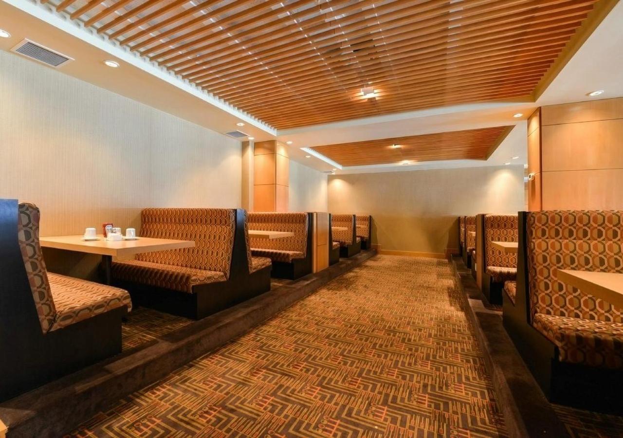 Edmonton Hotel & Convention Center エドモントン エクステリア 写真
