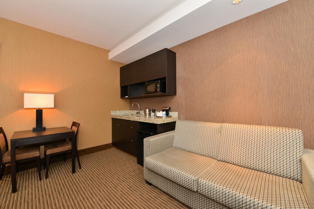 Edmonton Hotel & Convention Center エドモントン エクステリア 写真