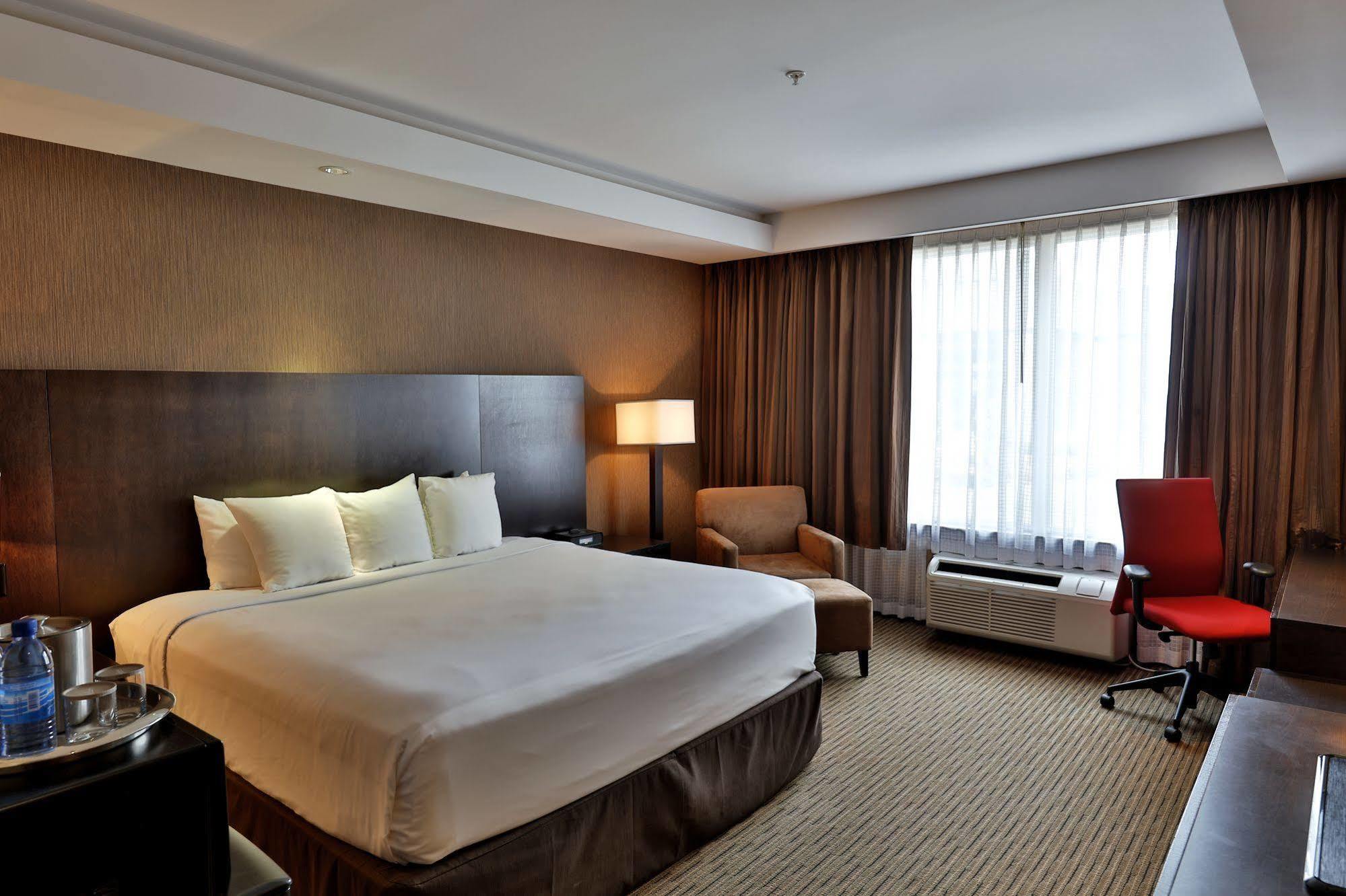 Edmonton Hotel & Convention Center エドモントン エクステリア 写真
