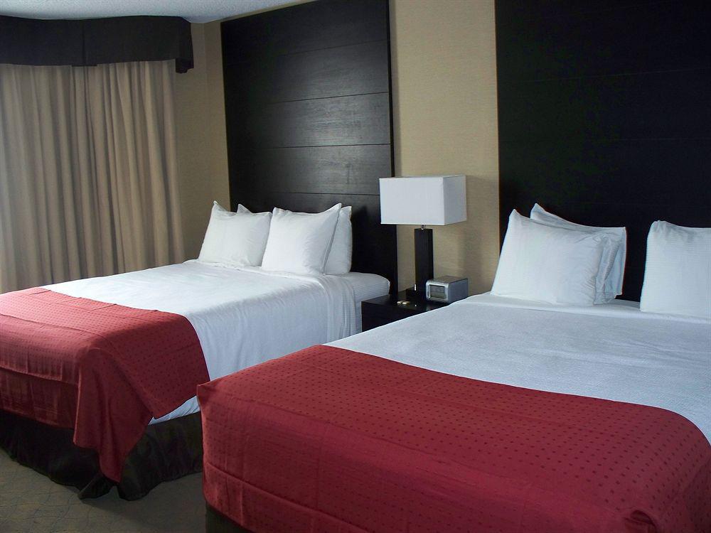 Edmonton Hotel & Convention Center エドモントン 部屋 写真