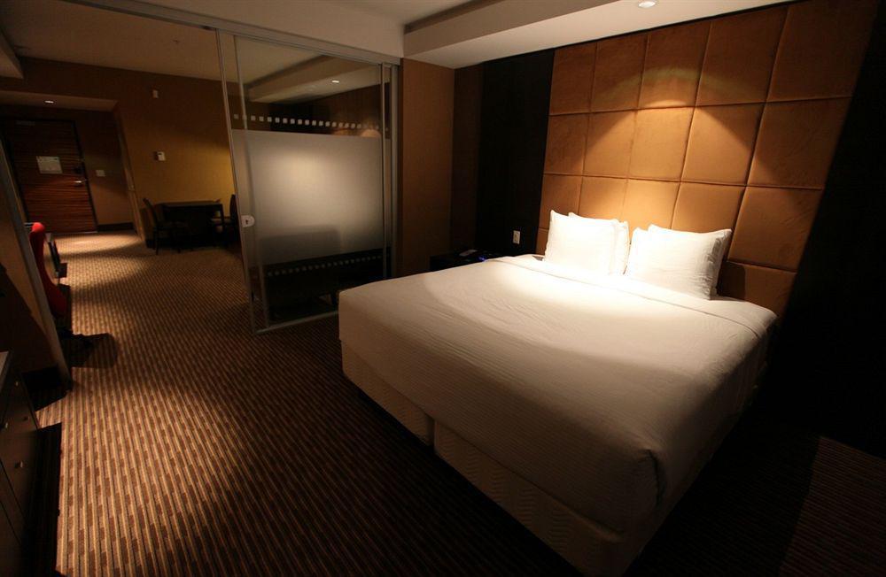 Edmonton Hotel & Convention Center エドモントン 部屋 写真